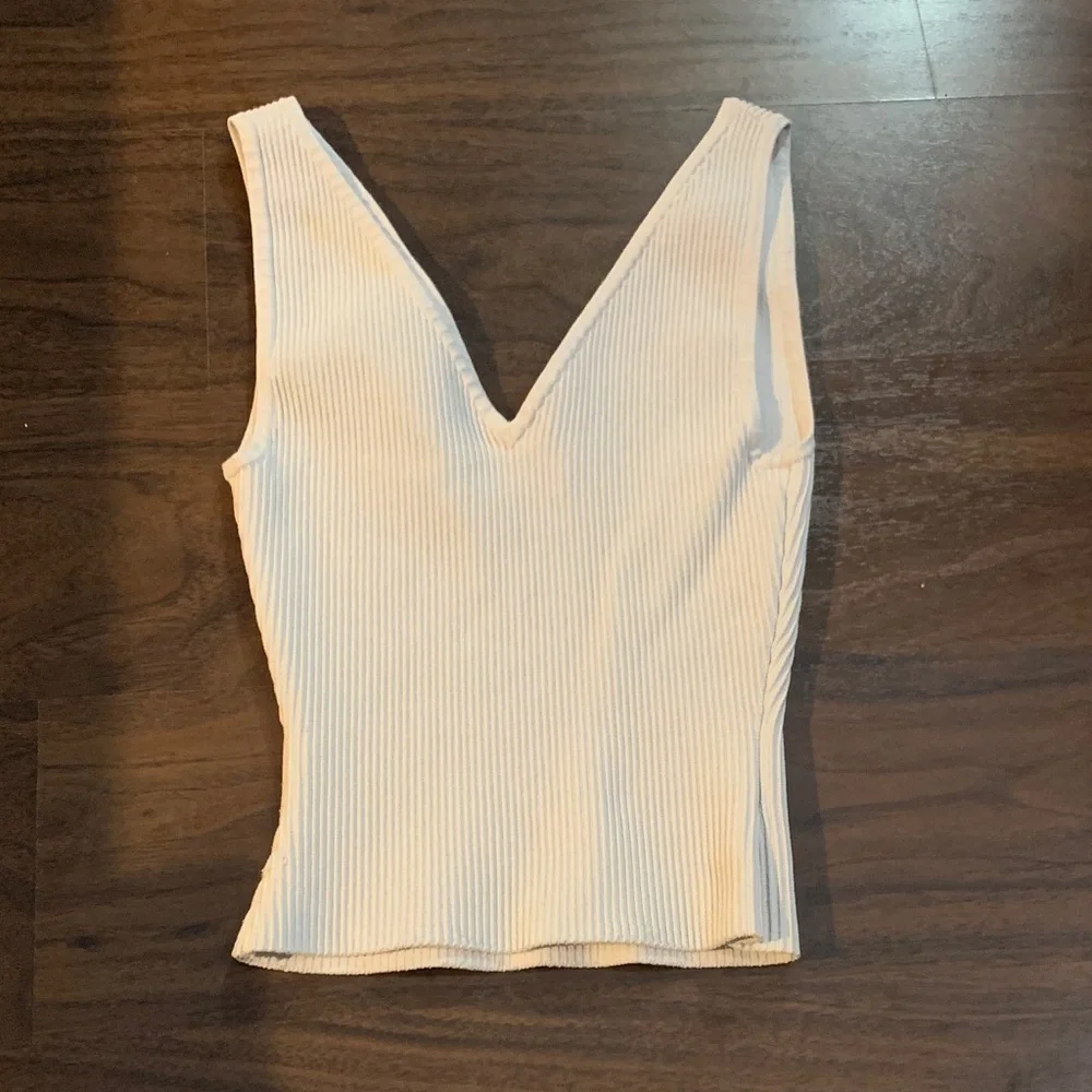 V-Neck Ribbed Cream Top - Picture 2 of 5
